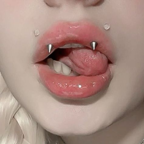 Cute Piercings Face, Get Fuller Lips Naturally, Angel Bites Piercing, Fuller Lips Naturally, Mouth Piercings, Lip Piercing Jewelry, Dog Bite, Fuller Lips, Cool Ear Piercings