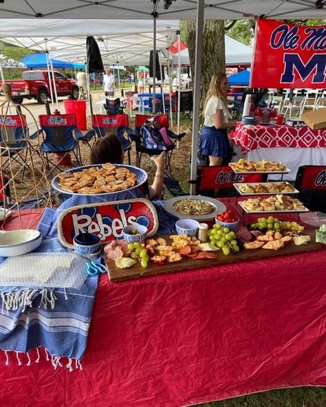 Homecoming Tailgate Ideas, Tailgate Setup, Ole Miss Tailgating, College Football Tailgate, Tailgate Table, Tailgate Ideas, Football Tailgate, Tailgate Party, Ole Miss