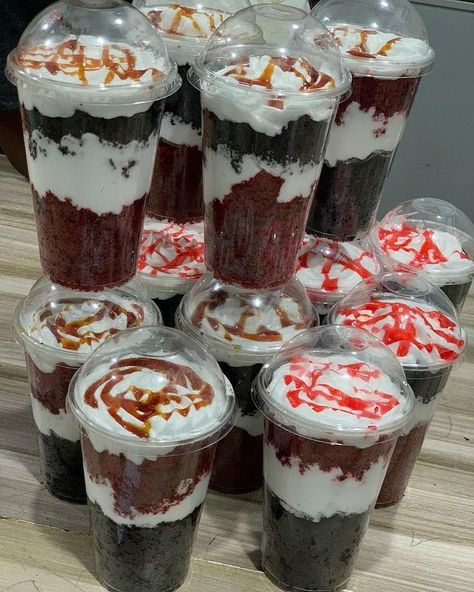 Cake Parfait Packaging, Cake Parfait Cups, Cake Business Plan, Cake Parfait, Chocolate Glaze Recipes, Bake Sale Flyer, Happy Birthday Chocolate Cake, Bake Sale Treats, Cake Jars