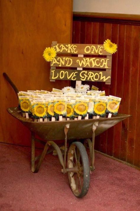 Key Wedding Favors, Sunflower Wedding Favors, Fall Favor, Rustic Sunflower Wedding, Wedding Flowers Sunflowers, Sunflower Themed Wedding, Wedding On A Budget, Favors Diy, Diy Wedding Favors