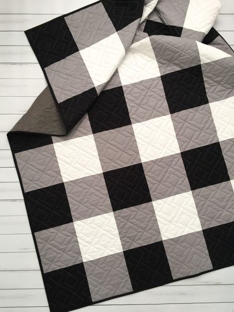 Confetti Cotton – Jumbo Buffalo Plaid Quilt   Tutorial! Buffalo Check Quilt, Buffalo Plaid Quilt, Quilt Easy, Gingham Quilt, Black And White Quilts, Nancy Zieman, Easy Quilt, Plaid Quilt, Quilt Tutorial