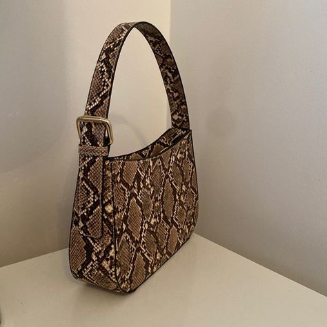 Brandy Melville snake skin shoulder purse Snake Skin Clothes, Rich Cowgirl, Snake Poster, Snake Skin Purse, Snake Bag, District 9, Snake Skin Handbag, Snakeskin Purse, Snake Skin Bag