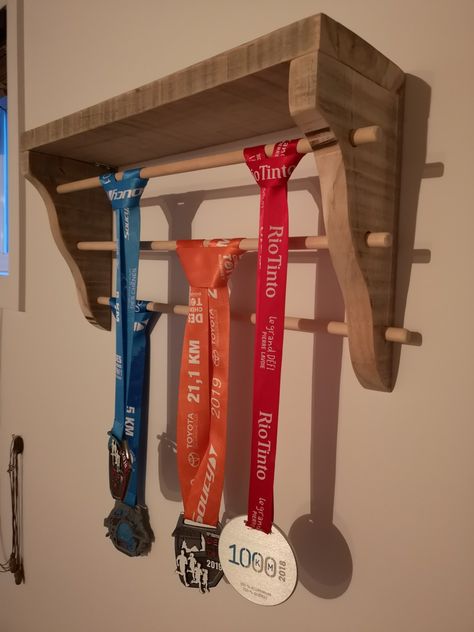 Wood medal stand made from pallet. 3 different height to avoid medal overlap. Shelf on top to store or decorate it ! Award Shelves, Medal Stand, Living Room Orange, Organization Hacks, Kid Stuff, Woodworking Projects, Home Office, Toyota, Diy Projects