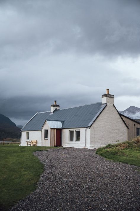 Scottish Highland House, Scottish Cottage Aesthetic, Scotland Cabin, Irish Cottage Exterior, Modern Irish Cottage, Stucco Details, Irish Cottage Renovation, Scottish Cottage Interior, Cottage Scotland