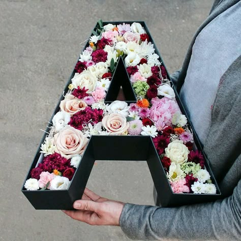 Fashion Flowers, Folding Origami, Flower Box Gift, Flower Business, Flowers Bouquet Gift, Flower Arrangements Diy, Flower Packaging, Flower Letters, Luxury Flowers