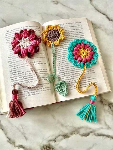 Crochet Sunflower Bookmark - Etsy Teacher Crochet Gifts, Crochet Sunflower Bookmark, Sunflower Bookmark, فن الرسم بالمسامير, Penanda Buku, Book Marker, Crochet Bookmark Pattern, Crochet Bookmark, Bookmark Ideas