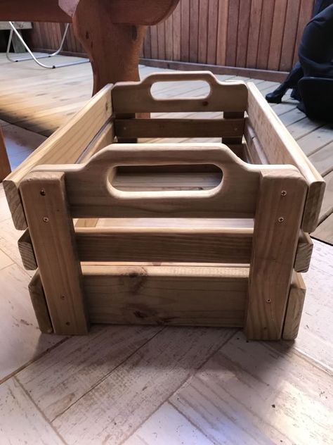 Small Woodworking Projects That Sell, Easy Woodworking Projects For Beginners, Minwax Stain Colors, Diy Wooden Crate, Woodworking Projects For Beginners, Minwax Stain, Carpentry Projects, Wood Projects That Sell, Wooden Basket