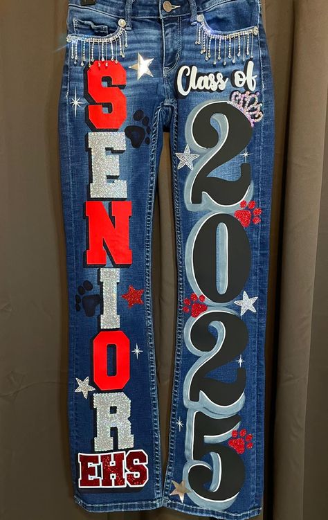 School Spirit Jeans Ideas, Senior Jeans Painted 2025 Ideas, School Spirit Jeans, Spirit Jeans Ideas, Senior Jeans Ideas, Senior Jeans Painted, Hoco Pants, Senior Clothes, Hoco Jeans