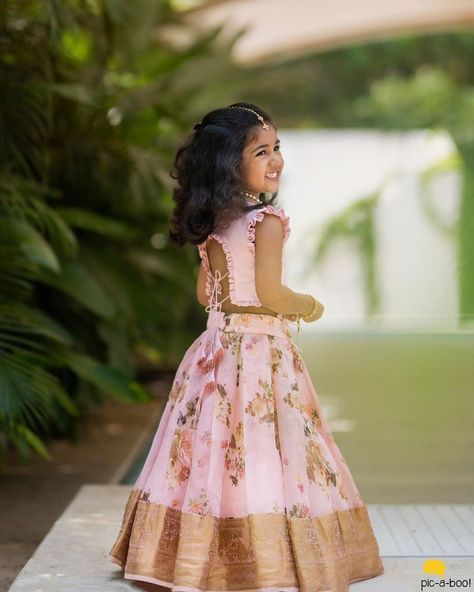 allu arjun daughter arha in pink lehenga Saree Latest Design, Saree Diwali, Indian Dresses For Kids, Diwali Dresses, Kids Dress Collection, Kids Blouse Designs, Kids Lehenga