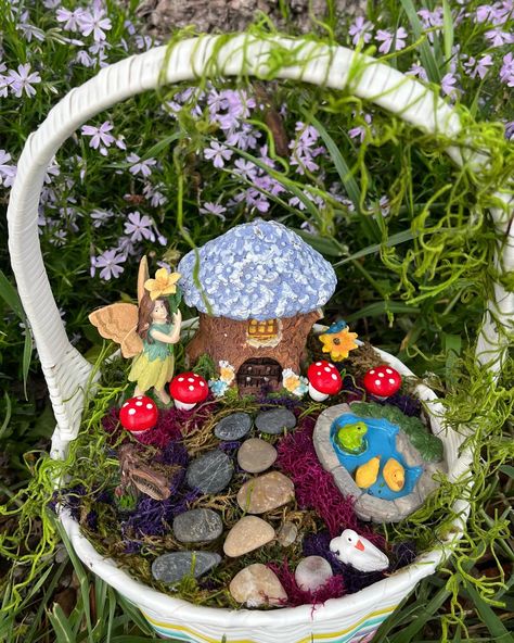 🧚🍄🌿 Fairy Garden Basket 🧚🍄🌿 #fairy #fairycore #fairygarden #fairygardensofinstagram #fairygardenideas #fairygardenbasket #cottage #cottagecore #cottagecoreaesthetic #cottagecoreart #fairygardenaesthetic #fairyaesthetic Fairy Basket, Cottage Core Art, Garden Basket, Fairy Aesthetic, Cottage Core Aesthetic, Diy Basket, Fairy Core, Fairy Garden, Diy Gift