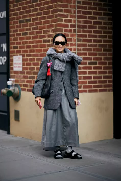 Fall 2024 Fashion, New York Fashion Week Street Style, What To Wear Today, Sweater Trends, Copenhagen Fashion Week, Grey Outfit, Style Looks, Style Fall, Autumn Street Style