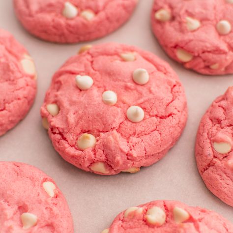 Strawberry cake mix cookies with white chocolate chips Pink Cookies Aesthetic, Cookies With White Chocolate Chips, Strawberry Cake Mix Cookies, Cookies With White Chocolate, Crumbl Cookies, Strawberry Cake Mix, Pink Cookies, Pink Food, Cream Cookies