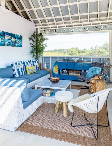 A coast-inspired blue and white interior defines this cabana {PHOTO: Robin… Coastal Industrial Decor, Blue And White Interior, Margaritaville Decor, House Exterior Before And After, Mediterranean Style Living Room, Outdoor Couch Diy, Vintage Coastal Decor, Rustic Coastal Decor, Coastal Industrial