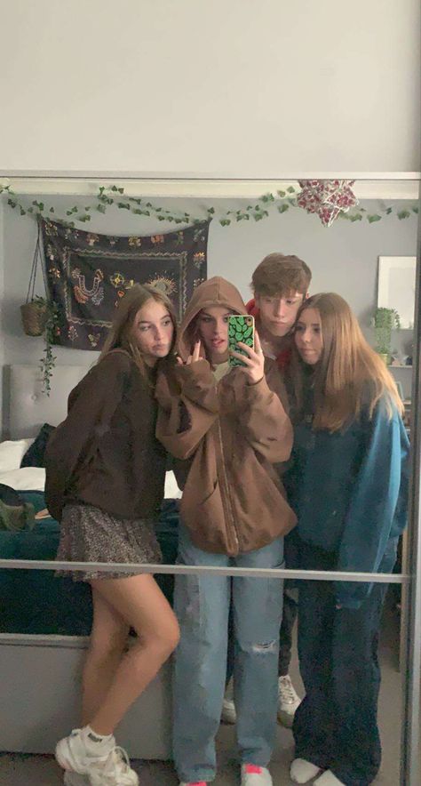 Two Boys Two Girls Squad, 3 Girls 1 Boy Friendship Aesthetic, 3 Girls 1 Boy Friendship, Friendship Aesthetic Art, Boy Girl Friend Group, Boy Friendship Aesthetic, 3girls 1boy Friends Aesthetic, 2 Girls 1 Boy, Boy Friendship