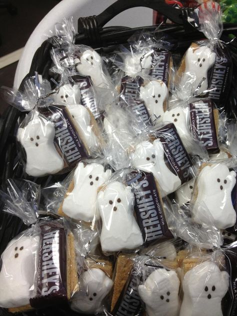 Ghost Peep Smores, Ghost Peeps Smores, Halloween Treat Alternatives, Ghost Marshmallow Treats, Spooky One First Birthday Party Favors, Ghost Themed Snacks, Ghost Treats For Kids, Ghost Themed Baby Shower Ideas, Spooky One Party Favors