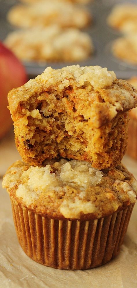 These Vegan Carrot Apple Muffins are naturally sweet, super soft, and packed with Fall spices! Gluten-free optional. Easy Streusel Topping, Carrot Apple Muffins, Vegan Carrot Muffins, Vegan Apple Muffins, Vegan Gluten Free Muffins, Gluten Free Apple Muffins, Apple Carrot Muffins, Vegan Muffin, Vegan Blueberry Muffins