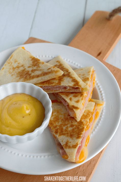 Tiffin Ideas, Ham Sauce, Cheese Quesadilla Recipe, Oven Roasted Chicken Breast, Cheese Quesadillas, Baby Recipe, Cold Lunch, Make Lunch, Easy Toddler Meals