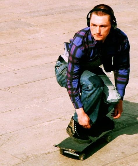 Skate Punk Style, William Strobeck, Skater Hair, Skate Outfit, Street Style Magazine, Natural Mood, Skate Punk, Skate Photos, Skateboard Photography