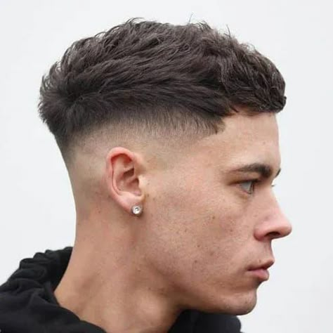 Mid Fade with Wavy Hair Top Haircuts For Men, Mid Fade Haircut, Military Haircut, Crop Haircut, Mid Fade, Men Haircut Curly Hair, Taper Fade Haircut, Crop Hair, Mens Hairstyles Thick Hair