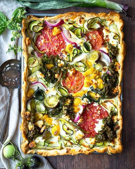 Veggie Tart Recipes, Vegetable Tart Recipes, Tart Recipes Savory, Veggie Tart, Savory Tarts, Vegetable Tart, Puff Pastry Tart, Savory Herb, Tomato Tart