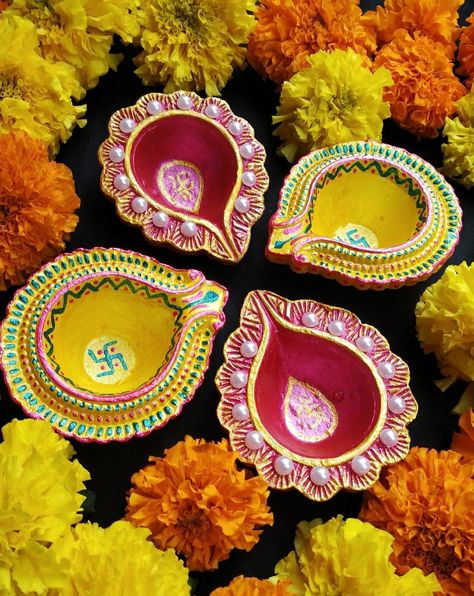 Diwali Special Decoration Ideas, Diya Paintings For Diwali Aesthetic, Decorate Diya For Diwali, Decorated Diyas For Diwali, Diya Making Ideas For Diwali, Diya Decoration Ideas Diwali Unique, Diya Paintings For Diwali, Diya Decoration Ideas Creative, Diya Paintings