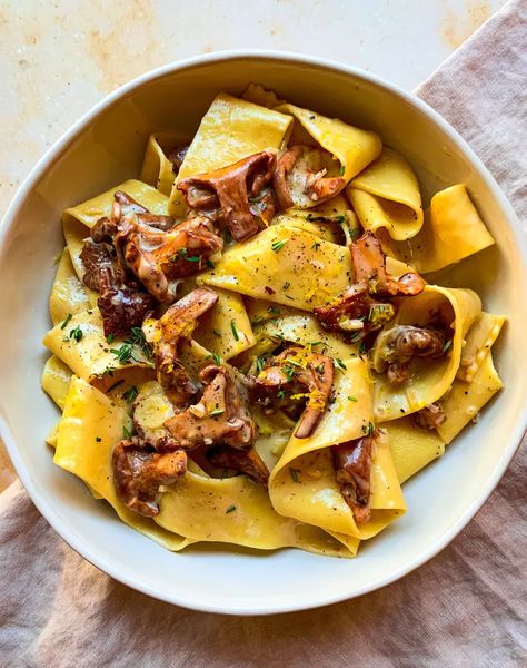 Mushroom Pappardelle, Dinner For One, Sunday Recipes, Weekend Meals, Mushroom Pasta, Creamy Mushrooms, Sweet And Sour Pork, Polenta, Social Club