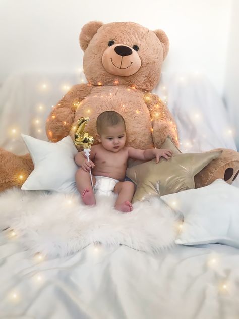 1 Month Old Baby Pictures, Old Baby Pictures, 7 Month Old Baby, 4 Month Old Baby, Large Teddy Bear, 1 Year Birthday, Monthly Baby Photos, Newborn Mom, Baby Tumblr