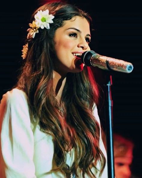 🌼 Tan Freckles, Selena Lyrics, Selena Gomez Live, Peru Wedding, Selena Gomez Tour, Selena Gomez Concert, Bun Braids, Selena Pictures, Selena Gomez Music