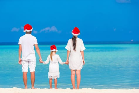 Christmas Photo Ideas: 22 Creative Ways to Take Your Family Holiday Pic | Holidays | 30Seconds Mom Beach Christmas Card Photo, Beach Christmas Pictures, Christmas Beach Photos, Beach Photoshoot Family, Beach Christmas Card, Christmas Family Photoshoot, Hawaii Christmas, Florida Christmas, Xmas Photos