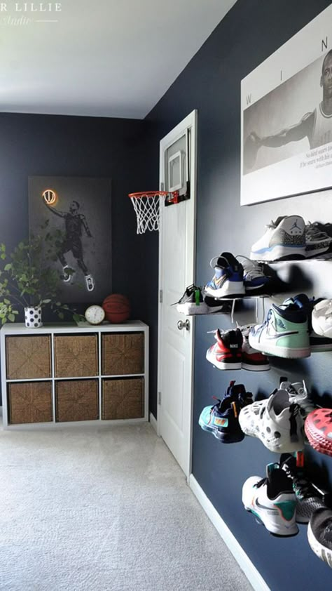 Teenage Accent Wall Bedroom, Master Bedrooms Farmhouse Modern, Teen Boy Room Shoe Display, How To Set Up A Bedroom, Big Kid Bedroom Boy, Teen Rooms Boys, Wall Painting Ideas Bedroom Boys, Basketball Teen Room, Teen Boy Basketball Bedroom