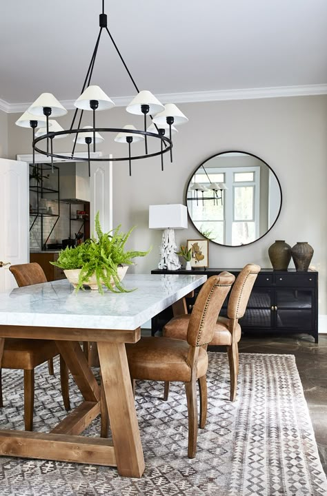 Dining Room Ideas from Real Homes That Are Guaranteed to Inspire Your Own Dinning Room Furniture Ideas, Styling Marble Dining Table, The Dining Room, Kitchen Room Decor Ideas, Big Wood Dining Room Table, Dinning Room Table And Chairs Dining Sets, Dining Room With Leather Chairs, Dining Room Leather Chairs, Dining Table Leather Chairs