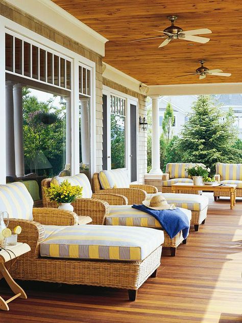 We love the airy feel and comfortable furniture on this porch. Veranda Design, Dream Porch, Porch Design Ideas, Casa Exterior, Outside Living, Porch Design, Wicker Furniture, Covered Porch, Porch Patio