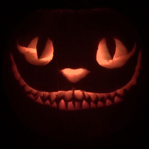 Pumpkin Cheshire Cat, Cheshire Cat Pumpkin Carving, Alice In Wonderland Pumpkin Carving, Cheshire Cat Pumpkin, Scary Pumpkin Designs, Cat Halloween Pumpkin, Mischievous Character, Cheshire Cat Halloween, Coraline Cat