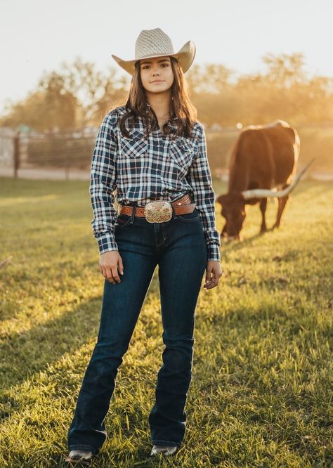 Cow Girl Outfits Ideas, Cow Girl Outfits, Winter Cowgirl Outfit, Winter Cowgirl, Wild West Outfits, Girl Outfits Ideas, Florida High School, American Indian Girl, Booker T Washington