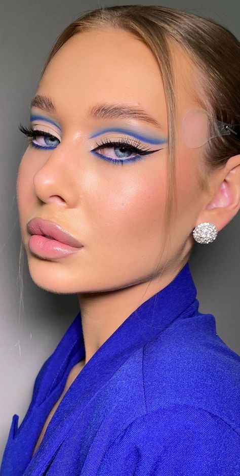 latest makeup trends 2022, makeup looks, makeup trends summer 2022, makeup ideas 2022, makeup trends winter 2022, makeup trends autumn 2022, makeup trends 2022 , 2022 eye makeup trends, makeup trends 2023, makeup look euphoria, makeup ideas colorful Royal Blue Waterline Makeup, Summer Makeup Looks Colorful, Make Up Blue Eyeliner, Electric Blue Makeup Look, Colorful Make Up Ideas, Blue Makeup Looks Easy, Blue Festival Nails, Blue Makeup Looks Brown Eyes, Blue Concert Makeup