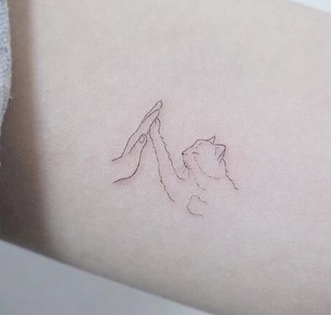 Tattoo Ideas Cat In Memory Of, Subtle Tattoos, Fine Line Tattoos, Simplistic Tattoos, Line Tattoos, Minimal Tattoo, Makeup Eyeliner, Cat Tattoo, Tattoo Style