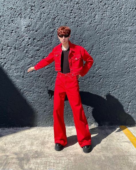 @emir.humberto Mens Stage Outfits, Red And Black Aesthetic Outfit Men, Men Stage Outfits, Red Outfit Ideas Men, Red Pants Men, Aesthetic Guy Outfits, Red Pants Outfit, Red And Black Outfits, Party Outfit Men