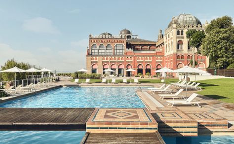 Hotel Excelsior Venice Lido Reveals Film Festival Package : Elite Traveler Venice Proposal, Venice Lido, Venice Hotels, Beach Cabana, Italian Vacation, Most Luxurious Hotels, Venice Film Festival, City Hotel, Grand Canal