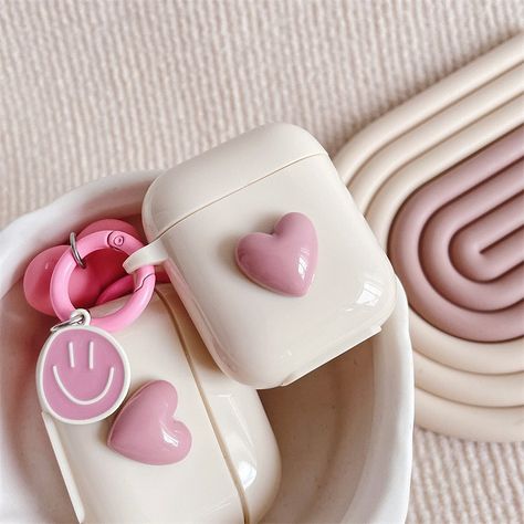 New in 🌸🌸🌸 Cute love AirPod case with charm Available in AirPod pro, AirPod pro 2 , AirPod 1 and 2 Price N5500 each Canvas Backpack Women, Womens Messenger Bag, Luxury Clutch, 3d Heart, Air Pods, Airpod Case, Earphone Case, Purple Bags, Heart Love