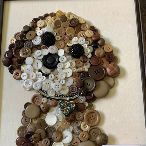 White Button Art Ideas, Button Canvas Art, Button Tree Art, Button Art On Canvas, Vintage Buttons Crafts, Button Pictures, Button Art Projects, Button Canvas, Pebbles Art