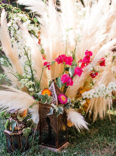 Pampas Grass And Bright Flowers, Pampas Grass With Bright Flowers, Pampas Wedding Decor, Pampas Grass Wedding Decor, Grass Wedding Decor, Colorful Reception, Outdoor Wedding Lighting, Wildflower Wedding Bouquet, Neutral Wedding Flowers