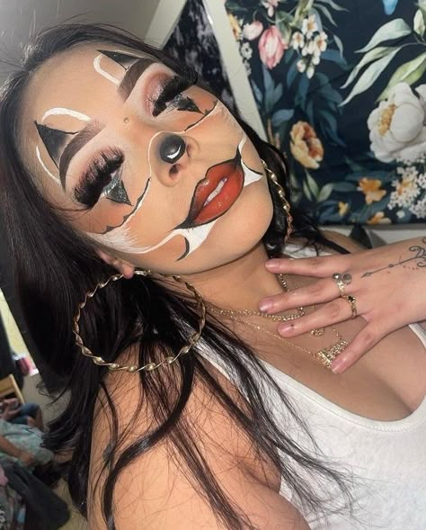 Chicano Makeup, Chola Clown Makeup, Chicana Clown Makeup, Latino Couple Aesthetic, Gangsta Clown Makeup, Chicana Makeup, Half Skull Makeup, Chola Makeup, Cute Clown Makeup