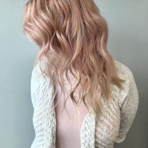 Nude Strawberry Hair Is the Most Subtle Way to Dye Your Hair Pink | Allure Way To Dye Your Hair, Pink Blonde Hair, Strawberry Hair, Blonde With Pink, Hair Color Auburn, Strawberry Blonde Hair, Dark Blonde Hair, Hair Color Pink, Rose Gold Hair