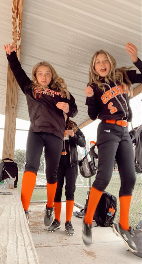 Aesthetic Softball Pictures, Softball Girl Aesthetic, Softball Practice Outfits, Softball Besties, Softball Uniforms Ideas, Softball Friends, Softball Goals, Preppy Softball, Softball Team Pictures