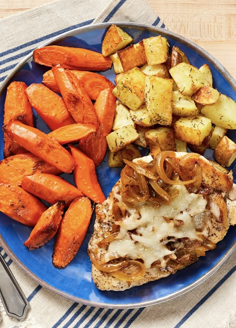 Easy chicken recipe with thyme-roasted potatoes and carrots | More recipes on www.HelloFresh.com Hellofresh Chicken Recipes, Chicken Hello Fresh Recipes, Hello Fresh Dinner Ideas, Hellofresh Recipe Cards Chicken, Hellofresh Meals Recipe, Easy Hello Fresh Recipes, Healthy Hello Fresh Recipes, Hello Fresh Recipes Chicken, Copycat Hello Fresh Recipes