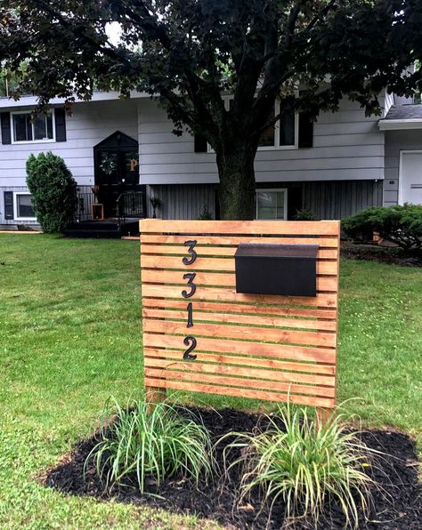 Modern Mailbox Design, Mailbox Planter, Cool Mailboxes, Front Yard Flowers, Mailbox Landscaping, Diy Mailbox, Modern Mailbox, Mailbox Design, Exterior Makeover