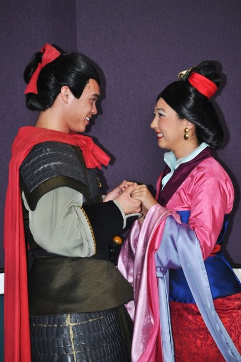 Mulan Li Shang, Mulan Cosplay, Mulan And Shang, Disneyland Friends, Mulan 1998, Li Shang, Chinese Army, Disney Now, Picture Love