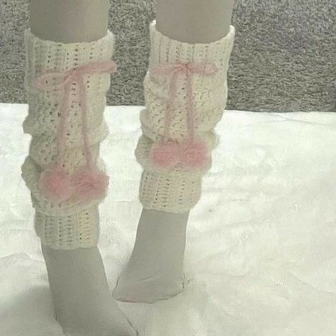 Crochet Leg Warmers, Kawaii Crochet, Mia 3, Pink Bows, Crochet Fashion Patterns, Fun Crochet Projects, Diy Crochet Projects, Rilakkuma, Kawaii Clothes