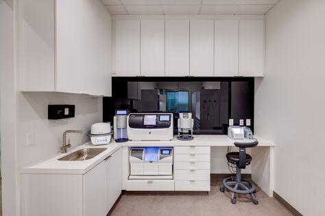 Dental Center of Atherton - KOHAN Inc. Korean Dental Clinic, Laboratory Design Interior, Dental Organization, Dental Practice Design, Dental Lab Technician, Dental Office Architecture, Inspiring Office, Dentist Office Design, Dental Cabinet