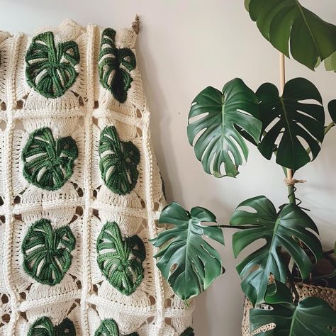 Clever Crochet Projects, Monstera Granny Square Pattern, Crochet Monstera, Yarn Toys, Monstera Pattern, Leftover Yarn, شال كروشيه, Scrap Yarn, The Leftovers